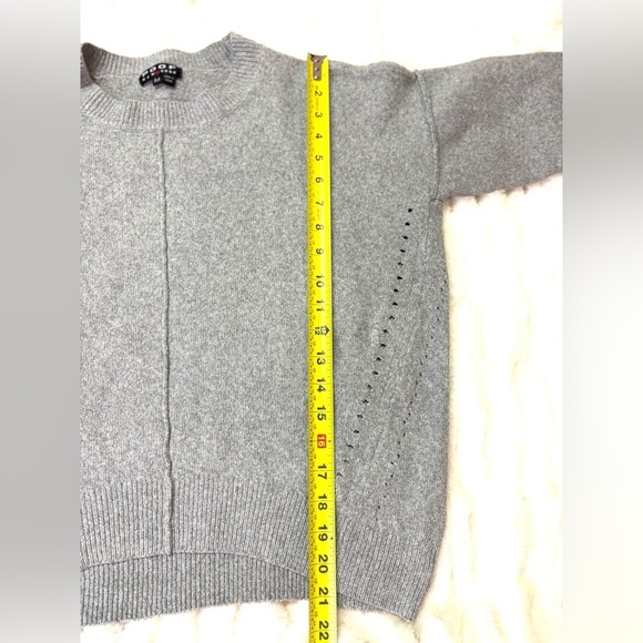 POOF New York Women’s Medium Gray Crew Neck Sweater with Cut Out Detail - Picture 6 of 6